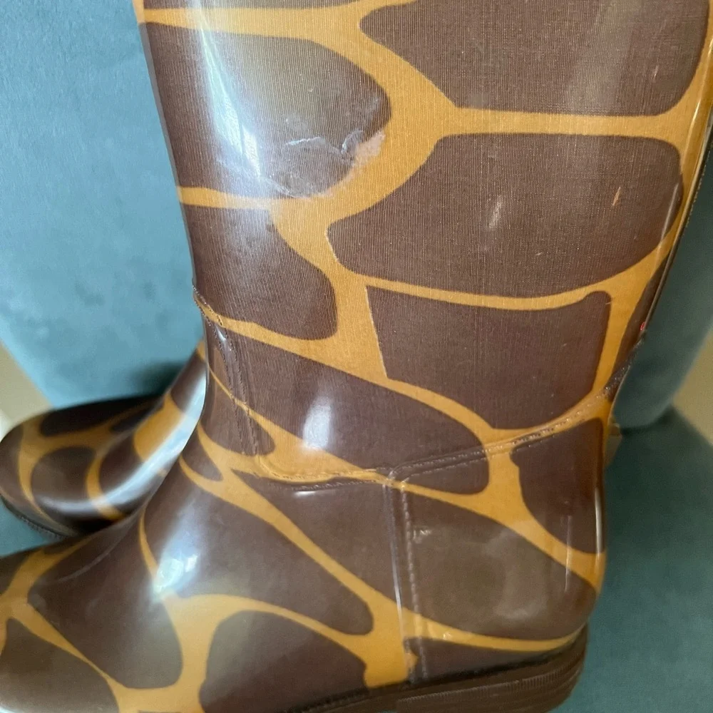 DAV Rain Boots size 6/7